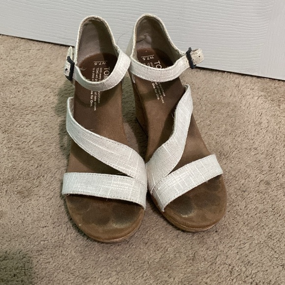 Toms cream wedge heel, size 7.5 - Picture 3 of 5